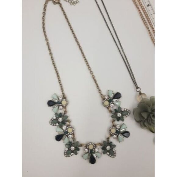 LOT of 4 Statement Necklaces Costume Jewelry-Various sizes - Picture 3 of 6